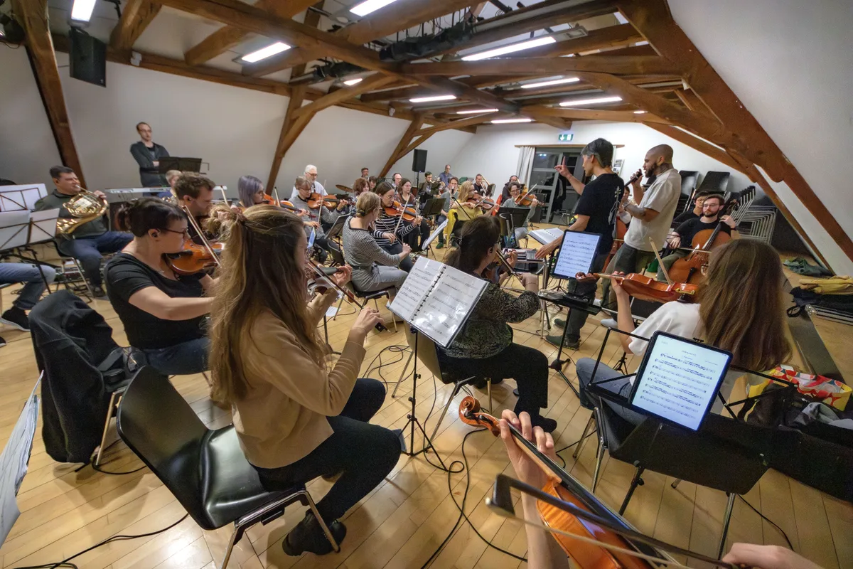 Proben von «Dancephony» in der Oberen Mühle in Dübendorf.